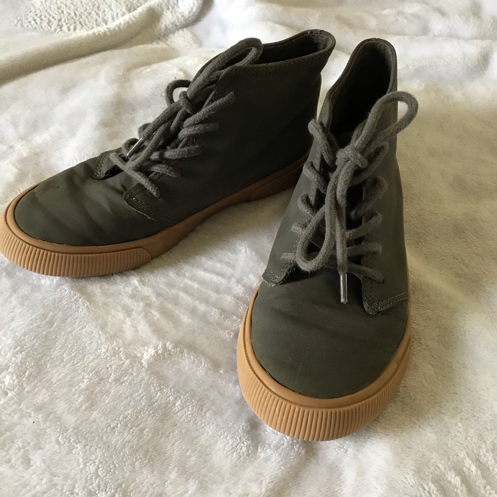 Boys size 1 Cat & Jack boots